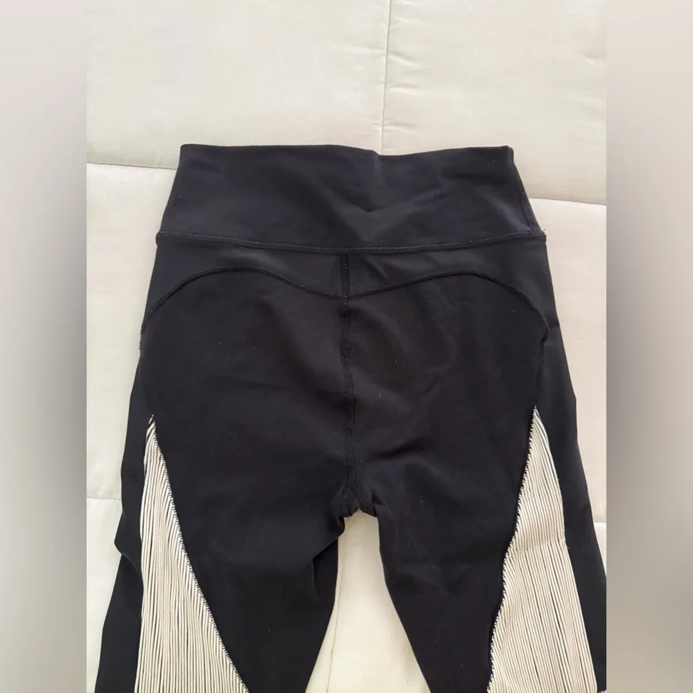 Alo Yoga Electric High-Waist Leggings black white stripes airbrush fabric